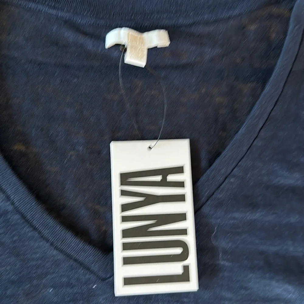 Lunya vneck tshirt xs/s linen - Picture 2 of 2